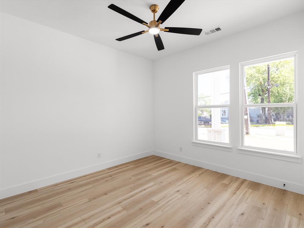 4233 Avenue H Property Photo 17