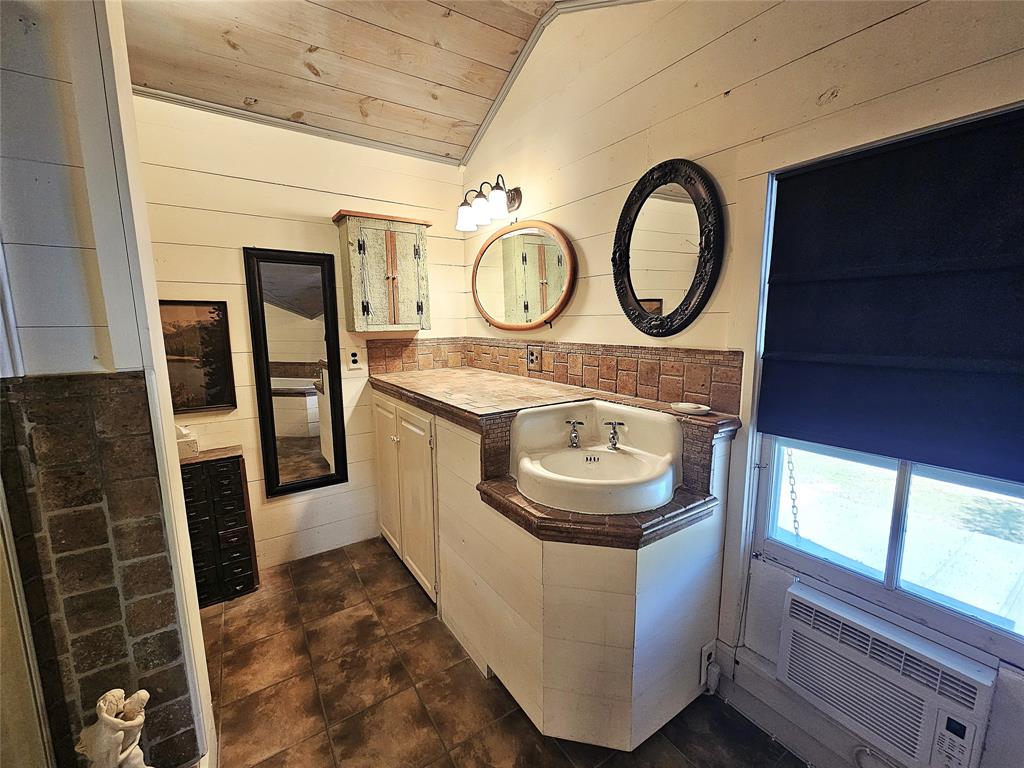 1105 Fm 39 Property Photo 14