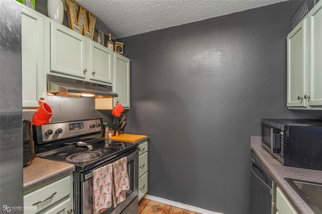 7465 Pinebrook Road Property Photo 6