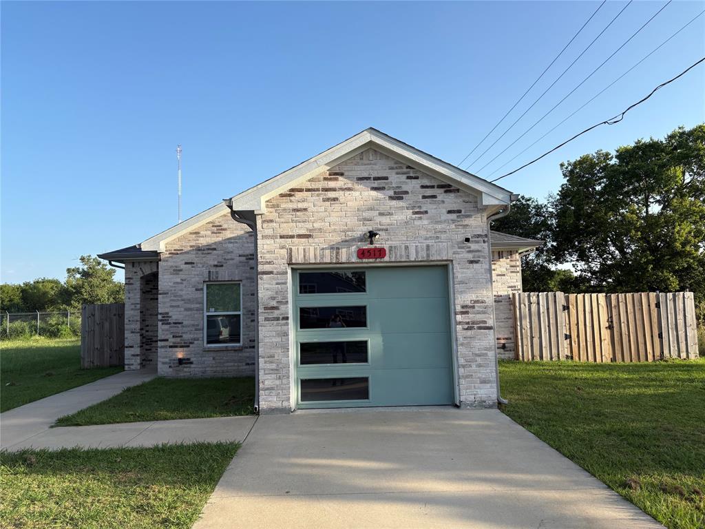 4517 Spencer Street Property Photo 1