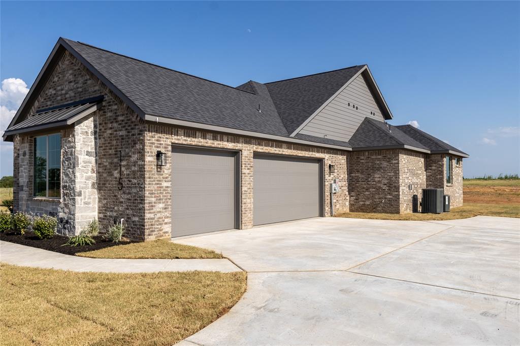 115 Red Bud Road Property Photo 5