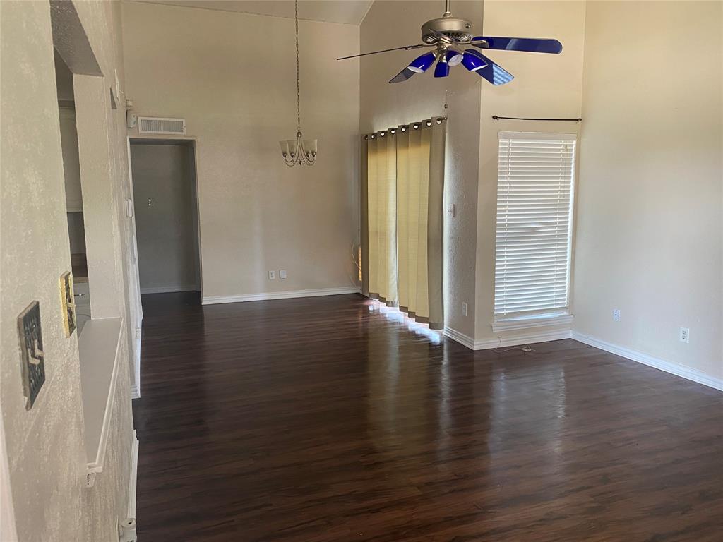 3824 Longmeadow Way Property Photo 7
