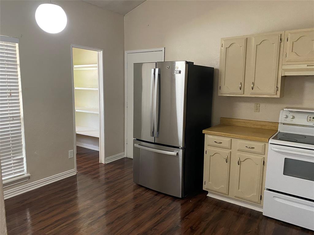 3824 Longmeadow Way Property Photo 10