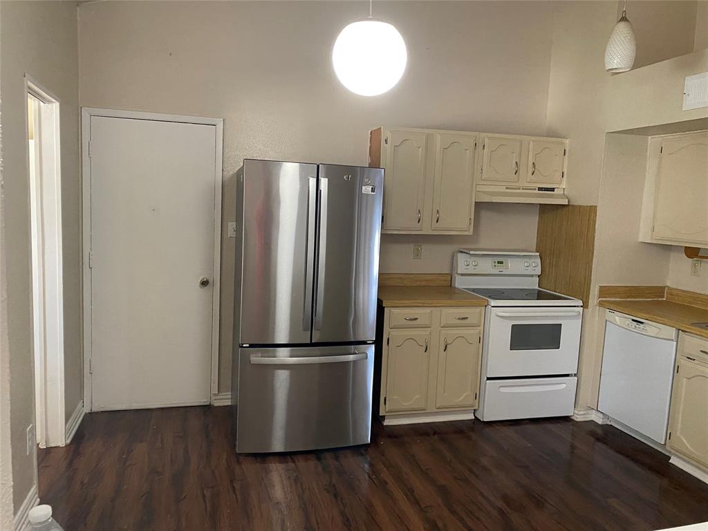 3824 Longmeadow Way Property Photo 12