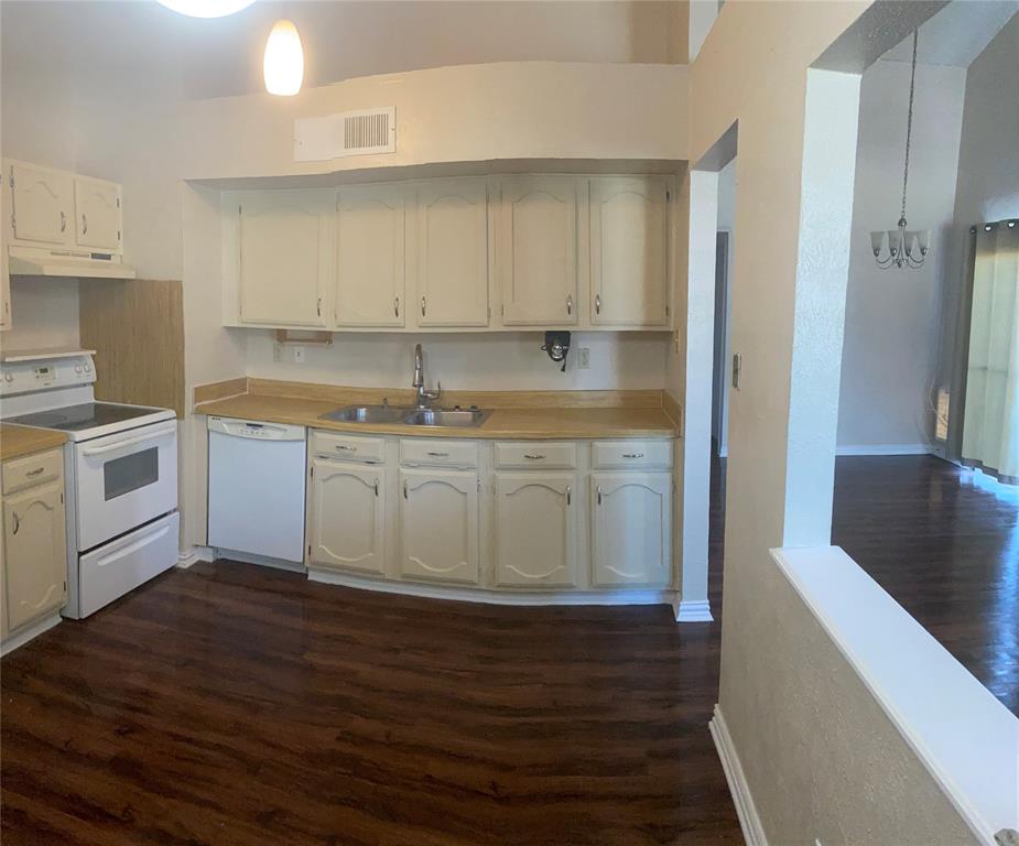 3824 Longmeadow Way Property Photo 14