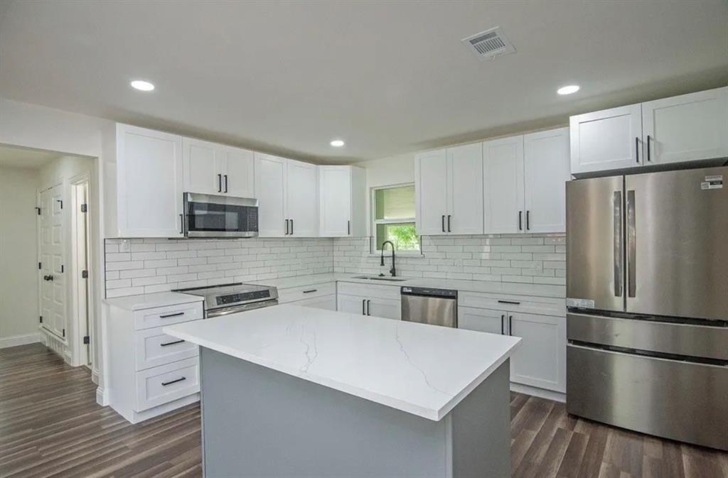 2608 Lockhart Avenue Property Photo 2