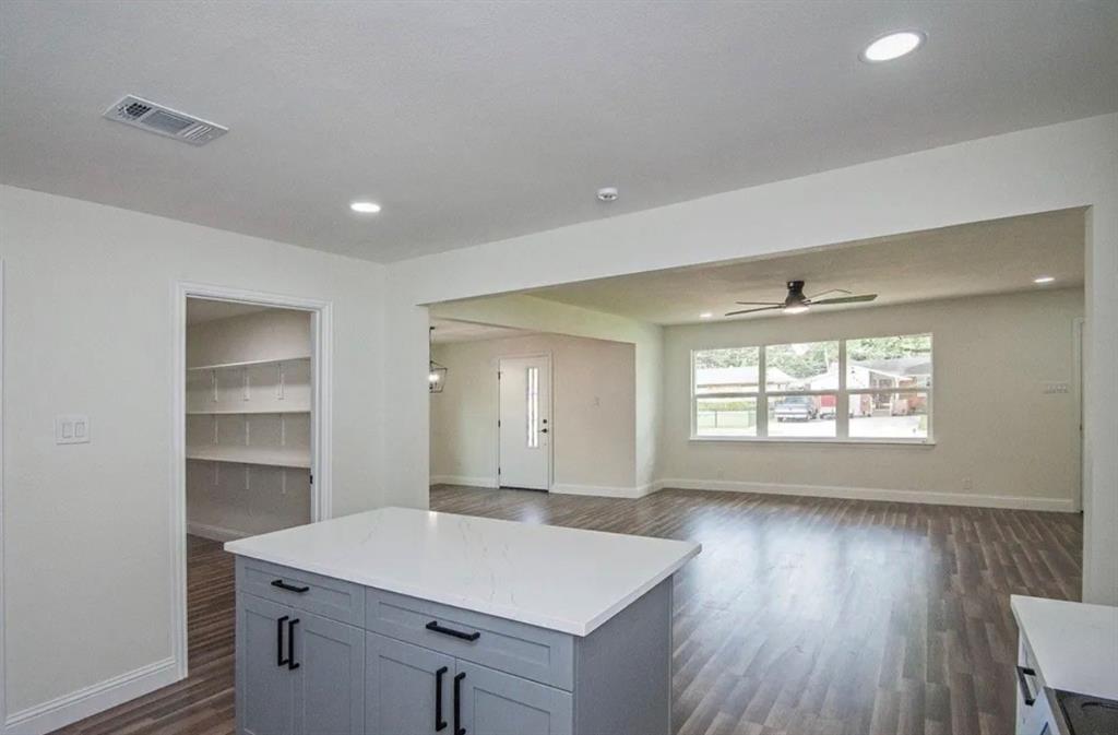 2608 Lockhart Avenue Property Photo 4