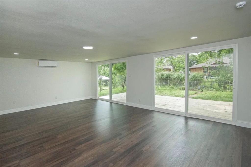2608 Lockhart Avenue Property Photo 8