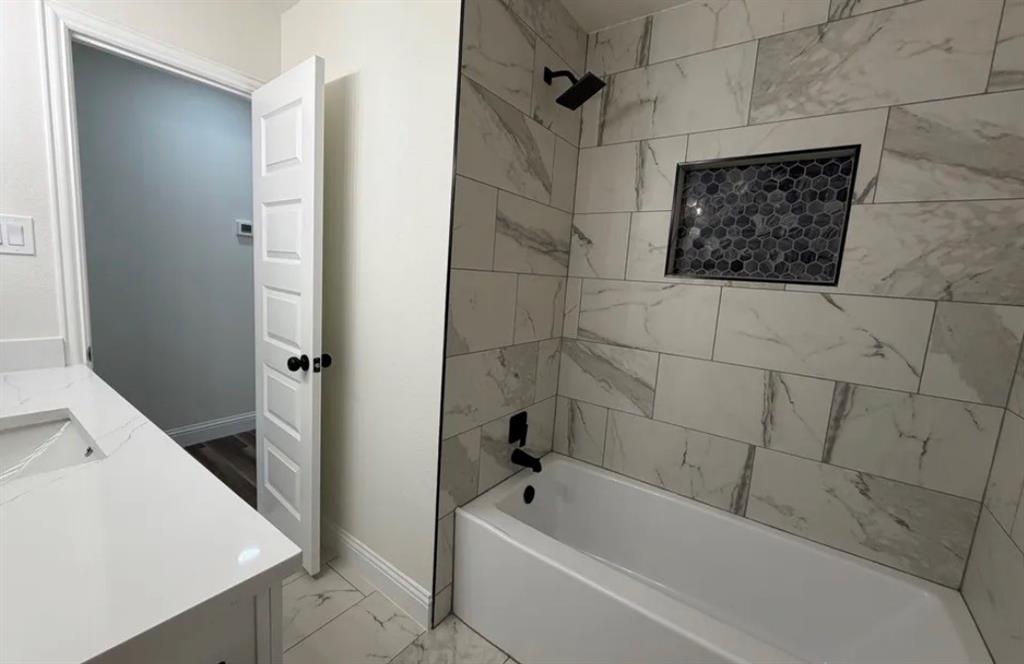 2608 Lockhart Avenue Property Photo 13