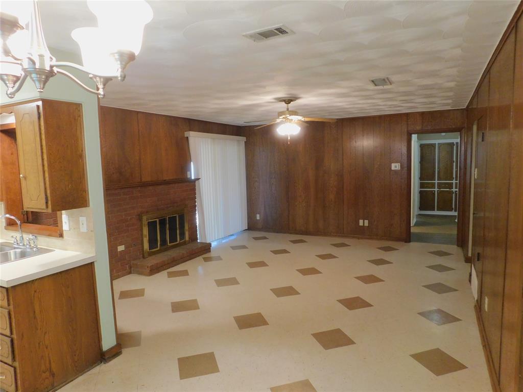 2445 Eastbrook Drive Property Photo 9