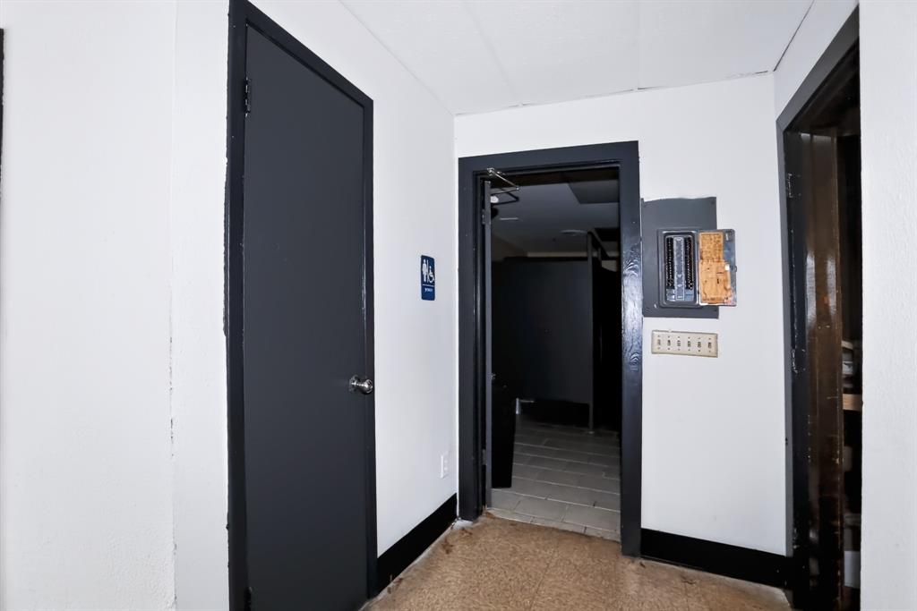 2811 W Division Property Photo 16
