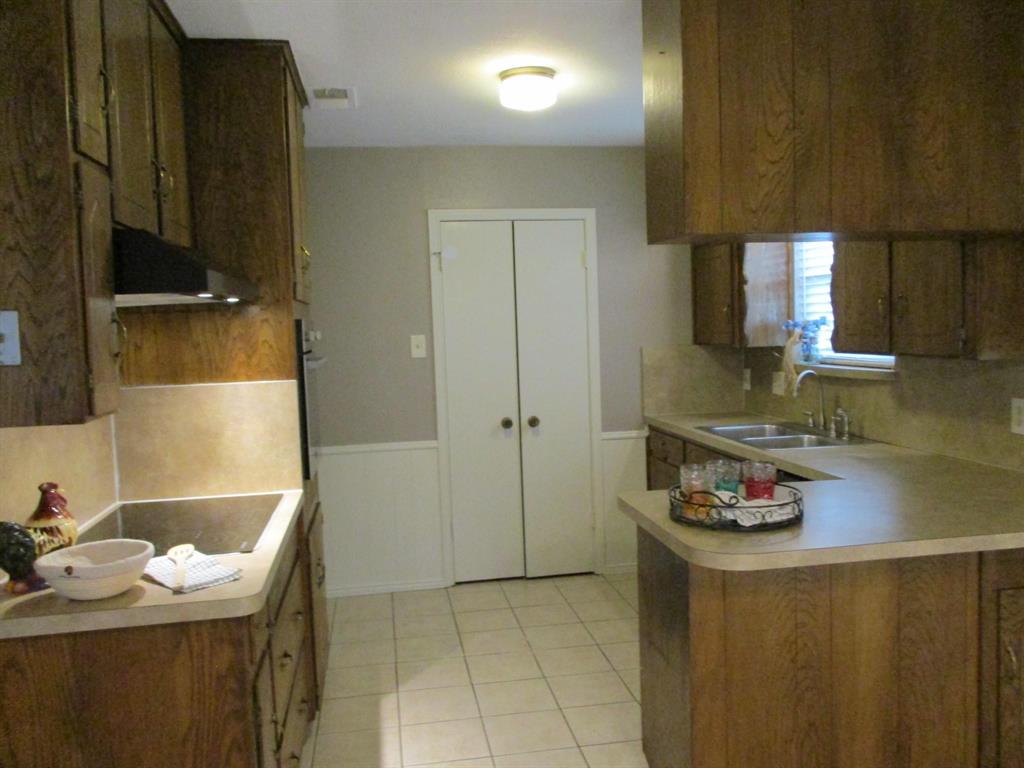 912 Shell Court Property Photo 4