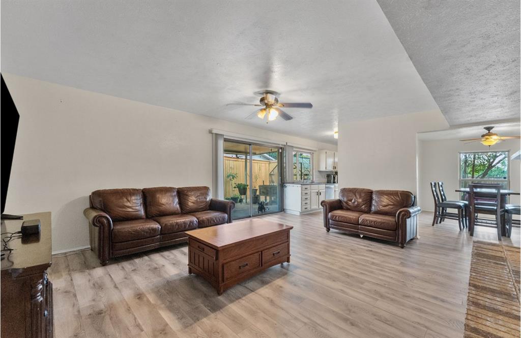 3321 Edgecliff Drive Property Photo 1