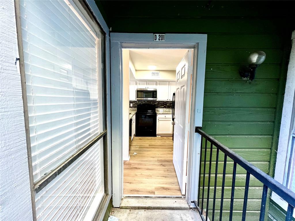 9807 Walnut Street 201 Property Photo 3