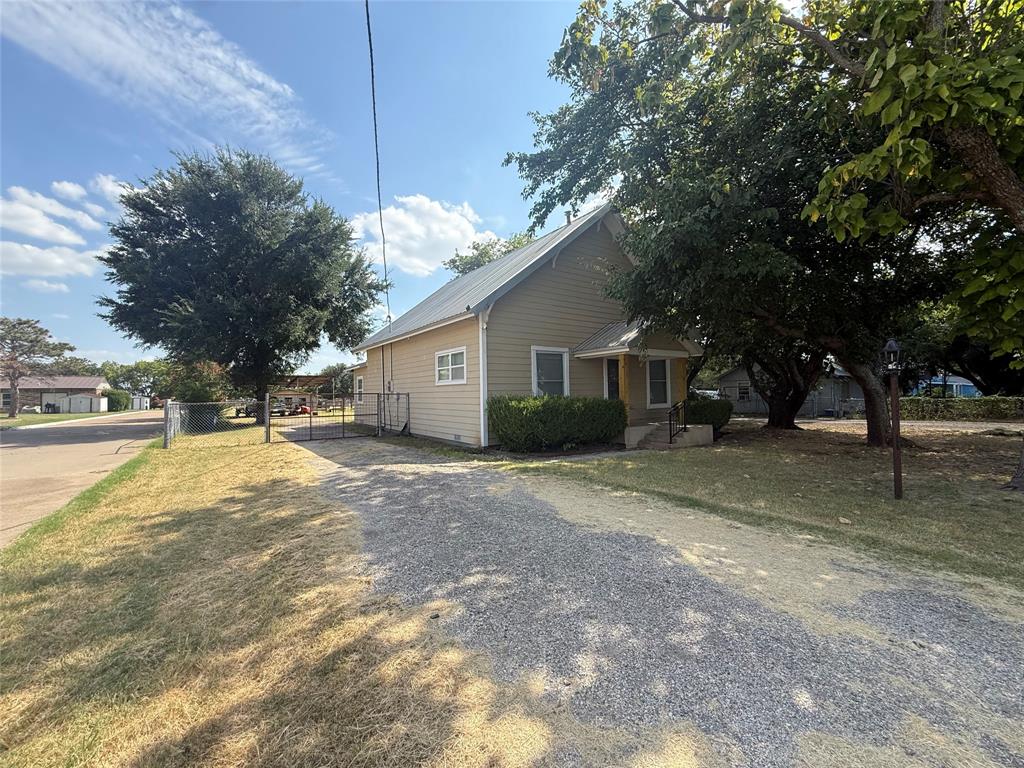 1009 W 7th Street Property Photo 1