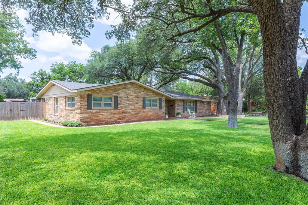 1518 Elmwood Drive Property Photo 1