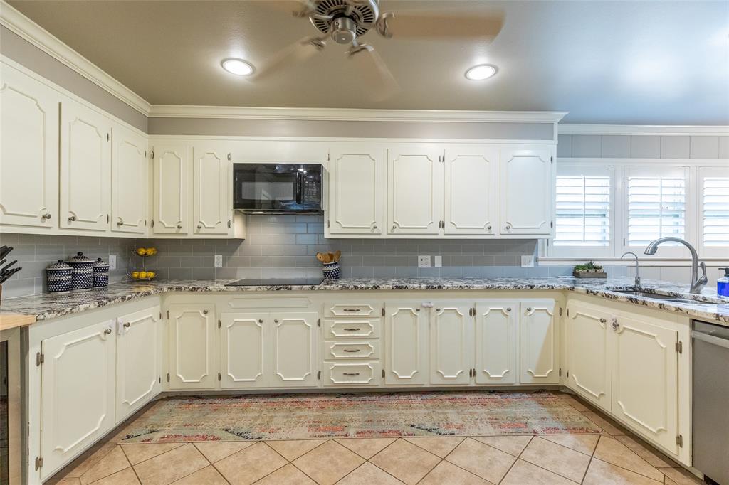 1518 Elmwood Drive Property Photo 8