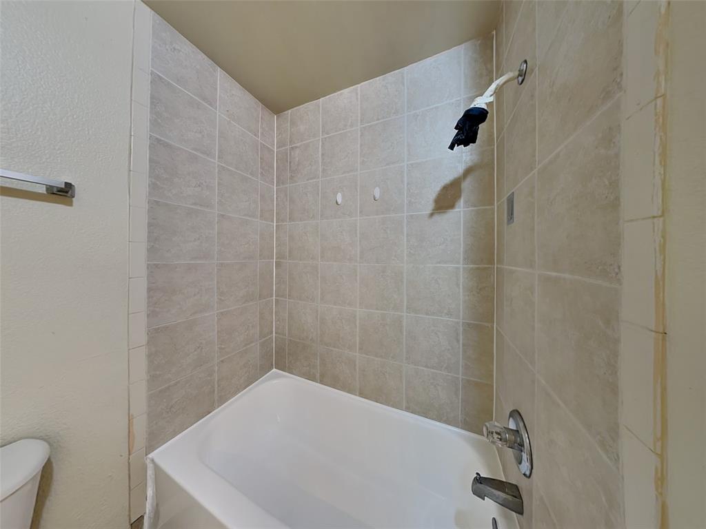 2955 Loving Avenue Property Photo 3