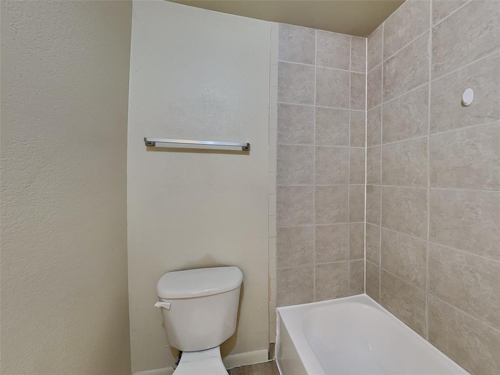 2955 Loving Avenue Property Photo 4