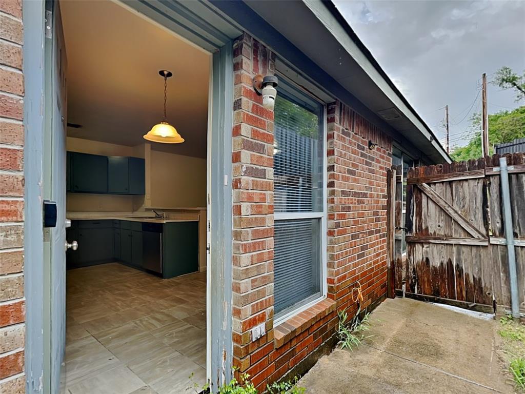 2955 Loving Avenue Property Photo 5
