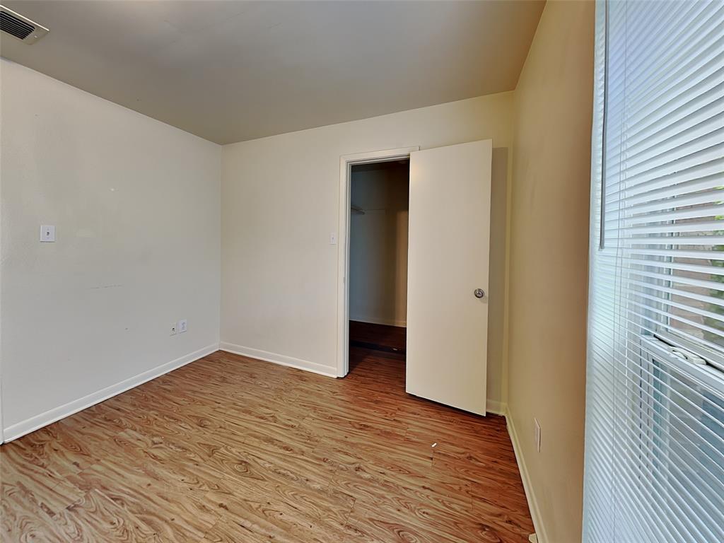 2955 Loving Avenue Property Photo 6