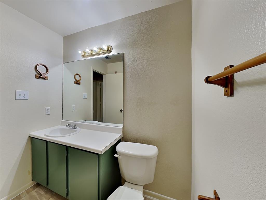 2955 Loving Avenue Property Photo 9