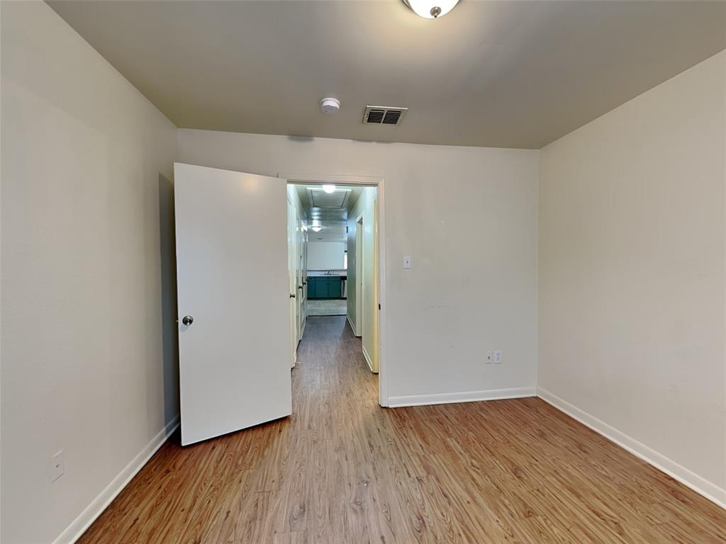 2955 Loving Avenue Property Photo 12
