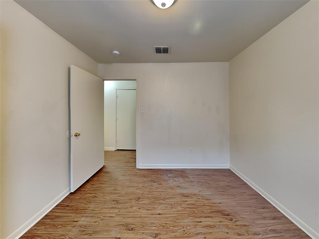 2955 Loving Avenue Property Photo 17