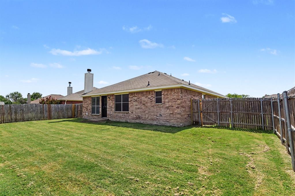 115 Windsor Property Photo 19