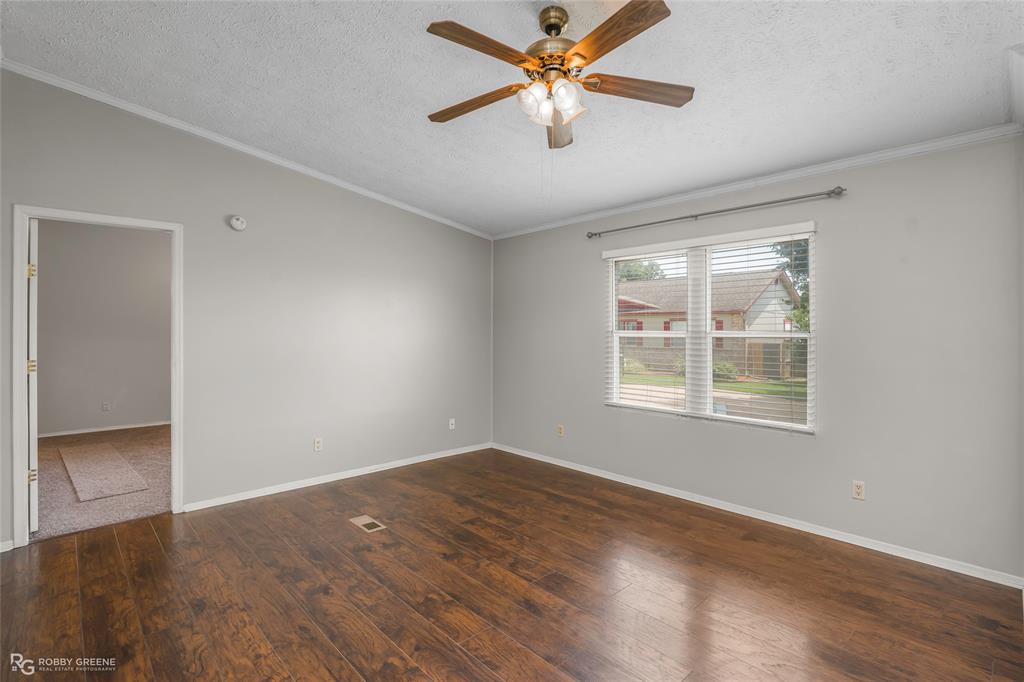 413 Glen Harbor Property Photo 5