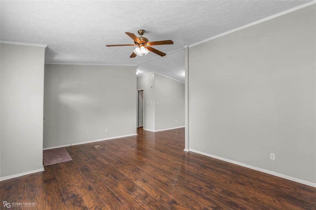 413 Glen Harbor Property Photo 7