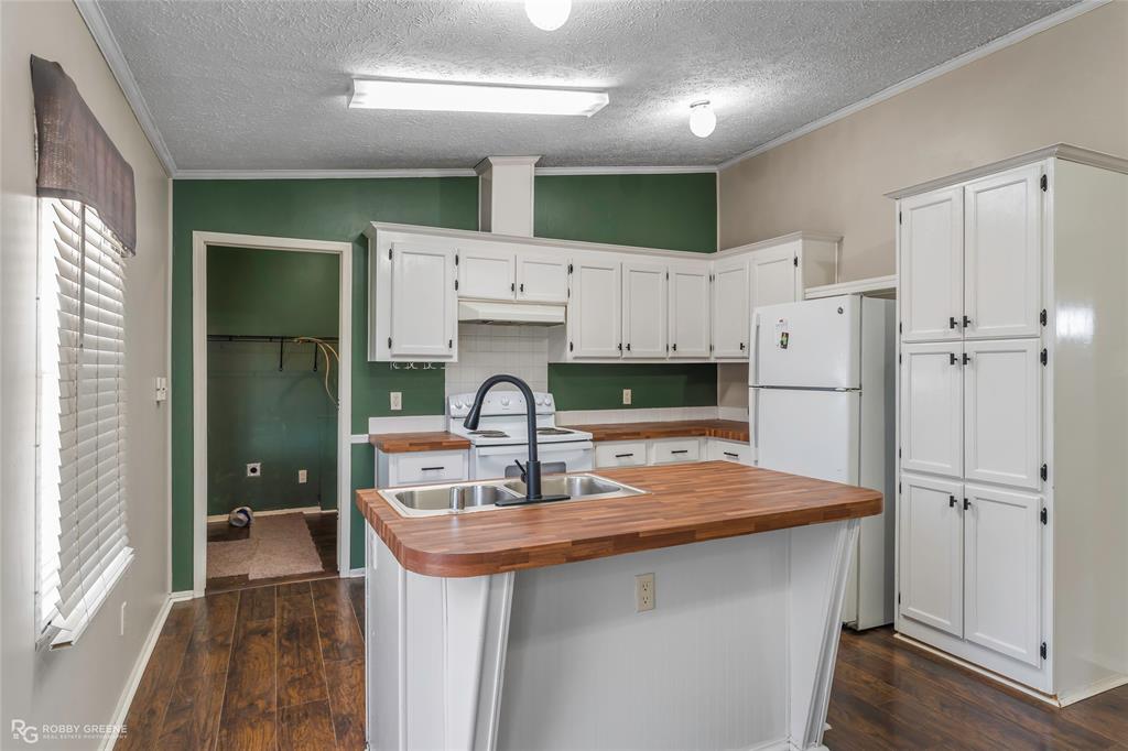 413 Glen Harbor Property Photo 12