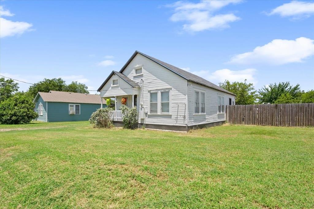 102 Brookshire Property Photo 1