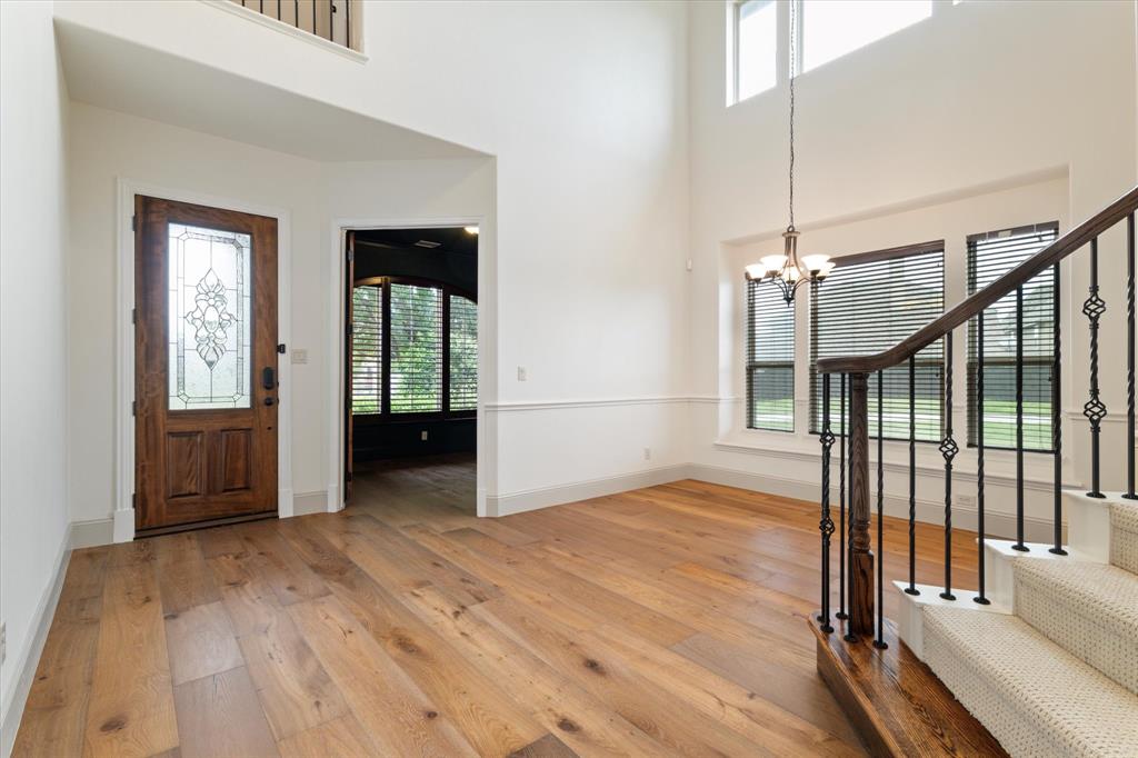1040 Edgefield Lane Property Photo 3