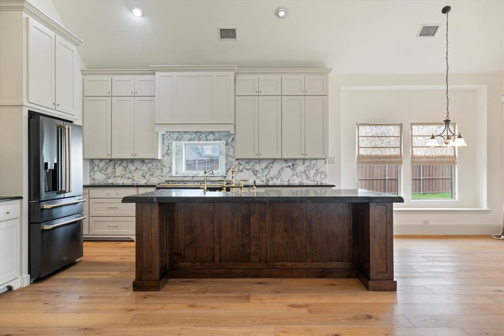 1040 Edgefield Lane Property Photo 8