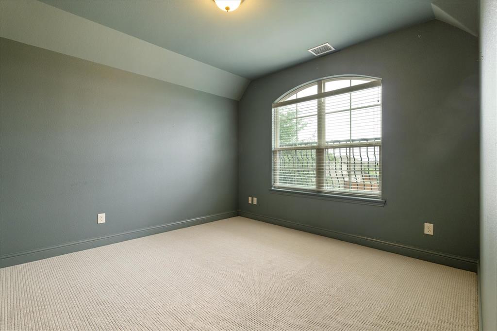 1040 Edgefield Lane Property Photo 23