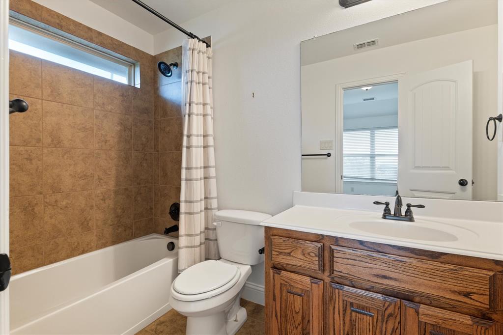 1040 Edgefield Lane Property Photo 28