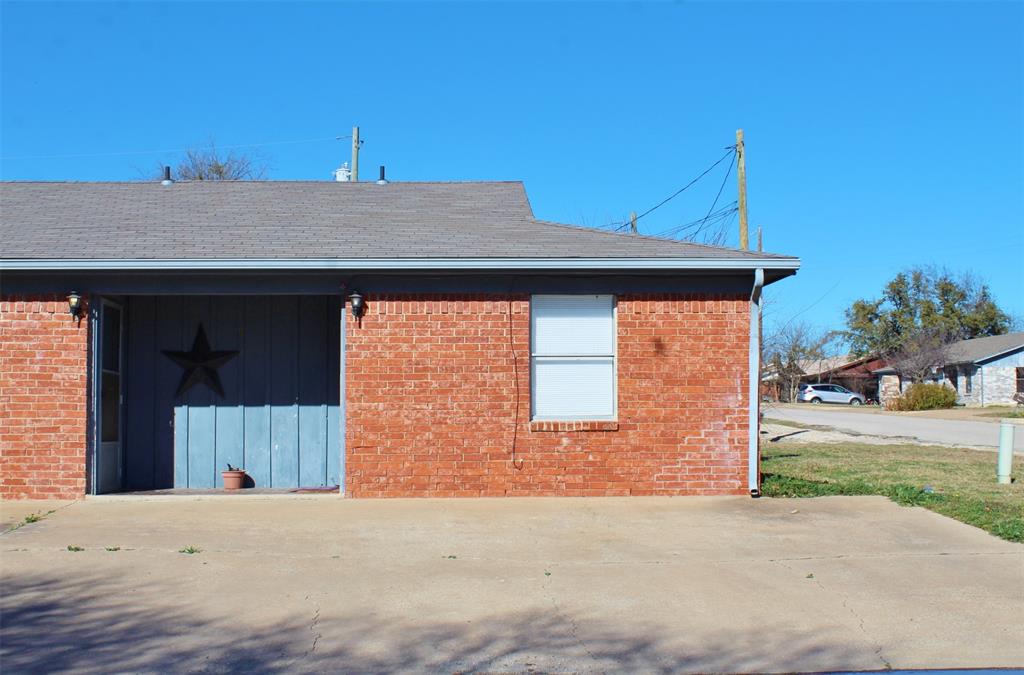 715 E 3rd Street 2 Property Photo 1