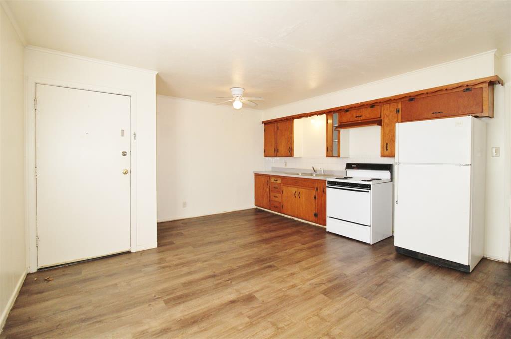 715 E 3rd Street 2 Property Photo 3