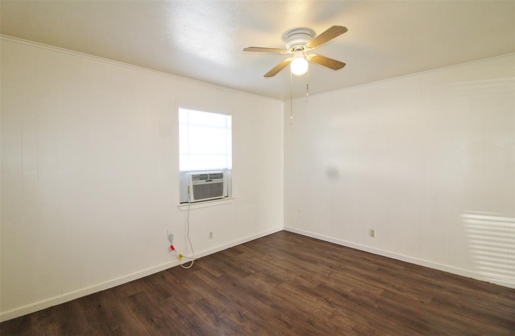 715 E 3rd Street 2 Property Photo 5