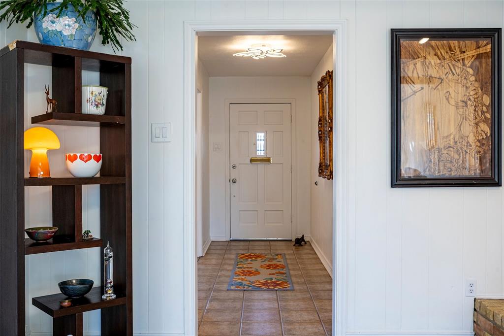 827 Teakwood Place Property Photo 3