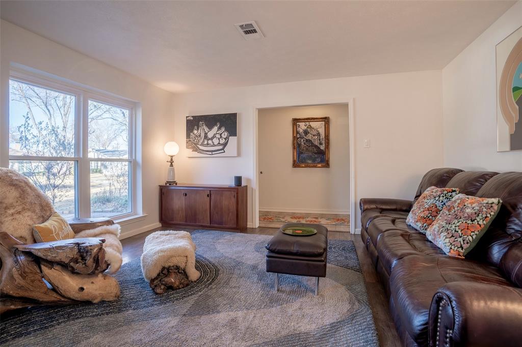 827 Teakwood Place Property Photo 4