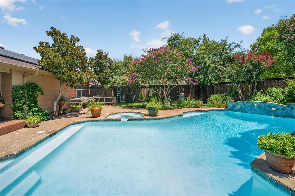 1810 S Crest Property Photo 1
