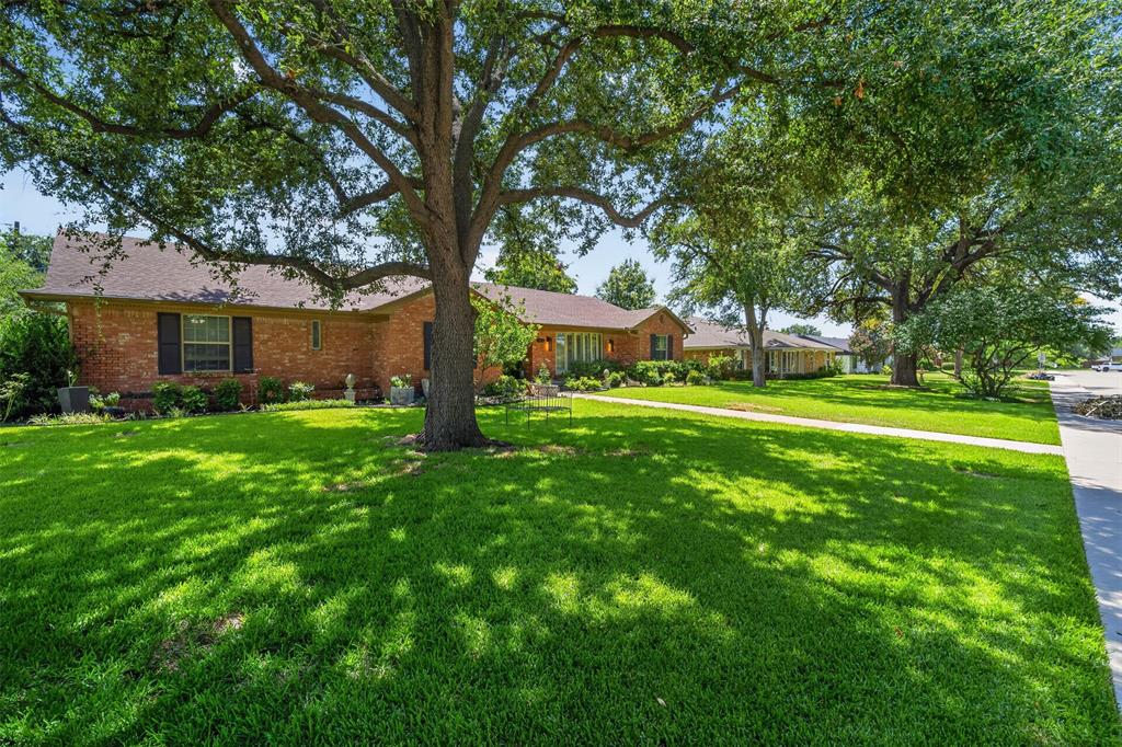 1810 S Crest Property Photo 11