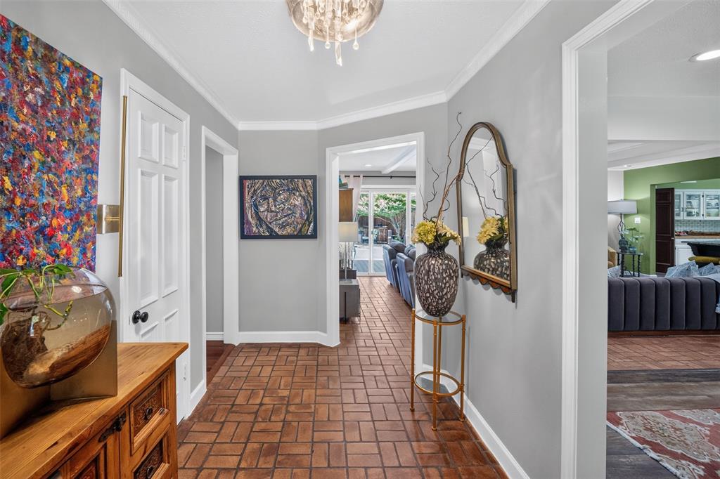 1810 S Crest Property Photo 17