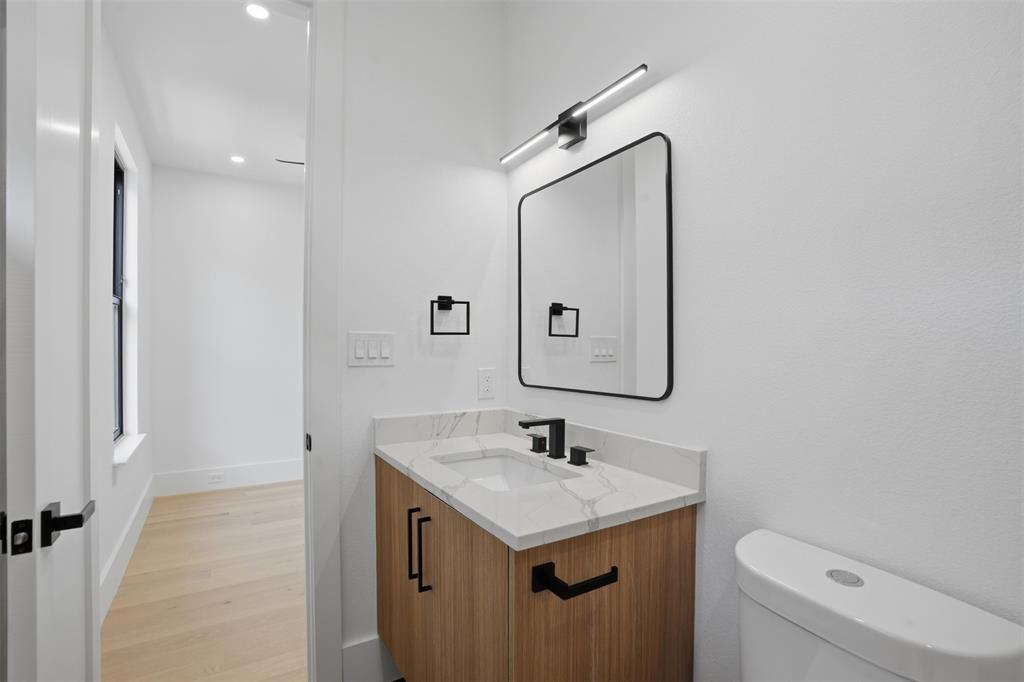 4526 Cabell Drive 101 Property Photo 18