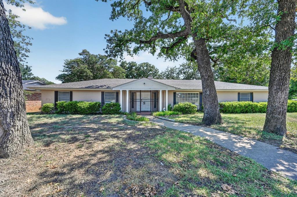 7200 Ellis Road Property Photo 1