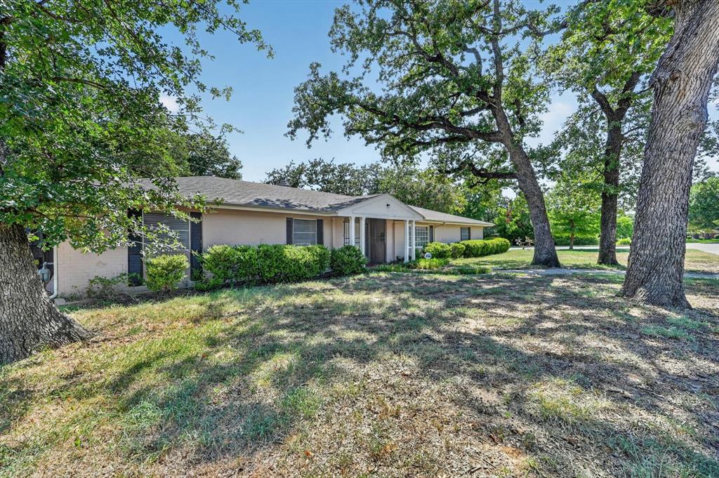 7200 Ellis Road Property Photo 1