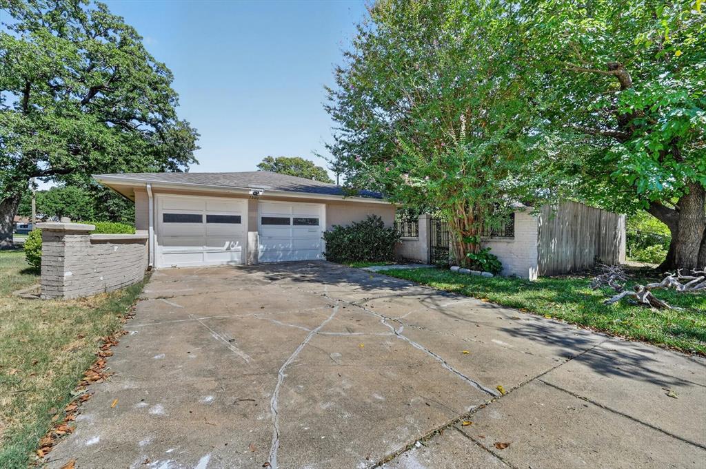 7200 Ellis Road Property Photo 4