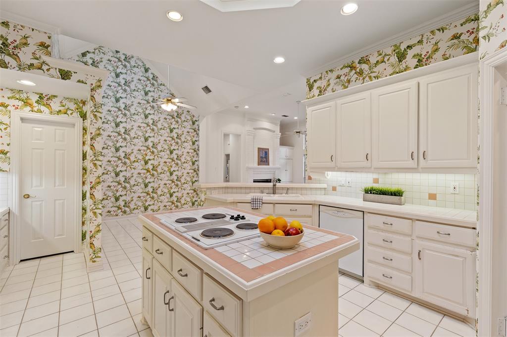 8644 Breakers Point Property Photo 4